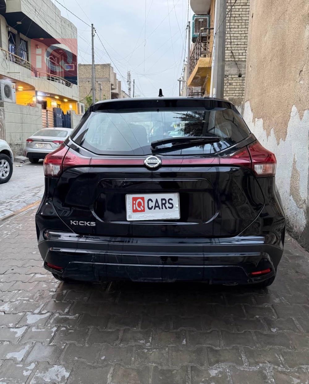 نيسان كيكس